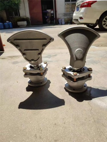 灑水車萬向可拆卸前噴頭（不銹鋼萬向旋轉(zhuǎn)底座，全鋁合金可拆卸清洗的鴨嘴頭）