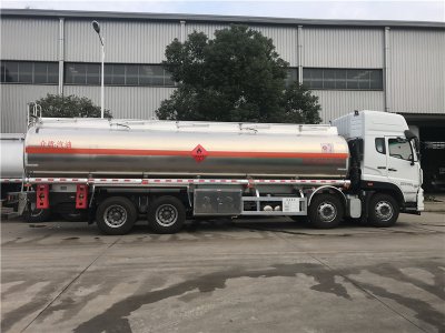 重汽斯太爾前四后八27.7方鋁合金運油車，20.4噸鋁合金油罐車